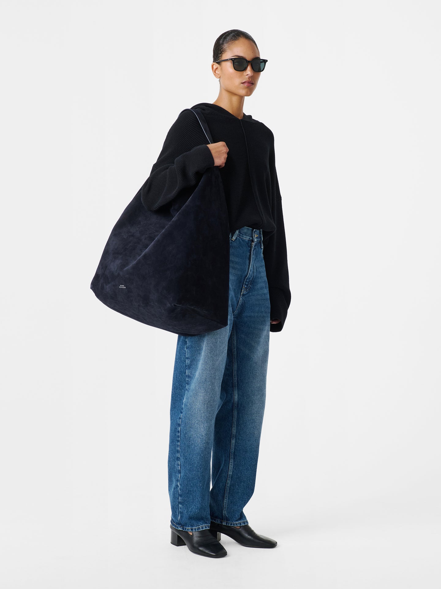 【予約販売】HOBO TYPE 2 SUEDE BAG IN DARKEST NAVY