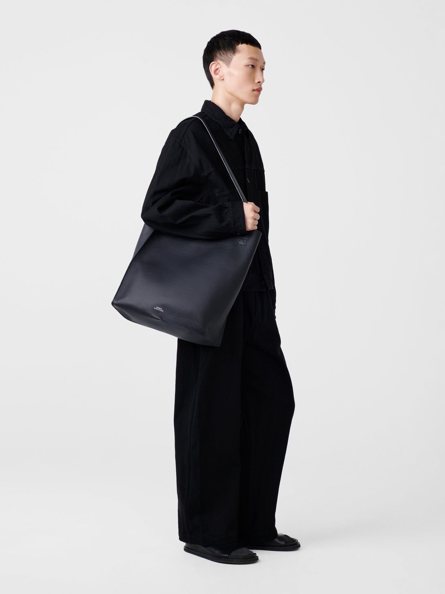 【予約販売】DOUBLET TYPE2 LEATER BAG IN DARKEST NAVY