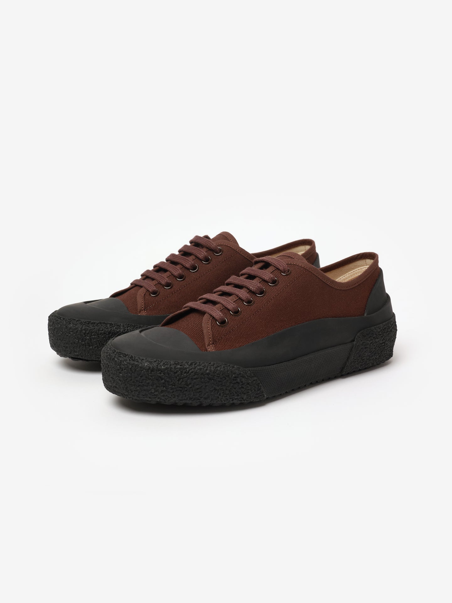 SHARP CANVAS SHOE IN CHESTNUT